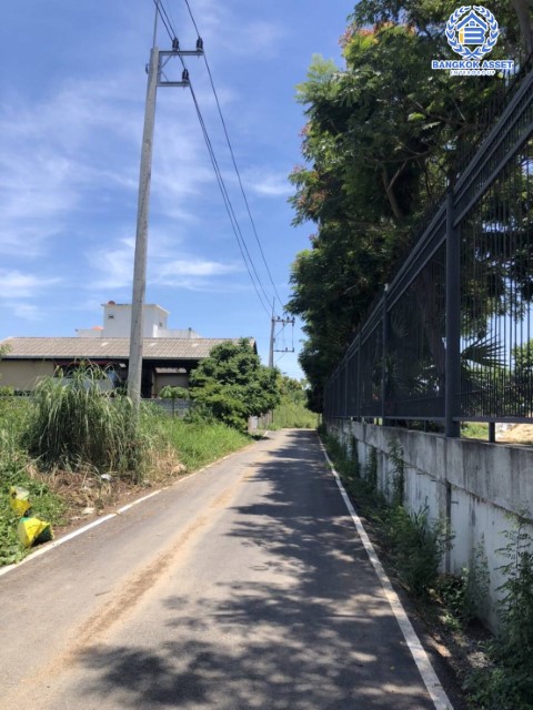 ******ที่ดินเปล่าทำเลปทุมธานี เนื้อที่กว่า 200 ตรว. ทำเลแห่งการเดินทาง ติดถนนคลองหลวง เดินทางสะดวกเข้าในตัวเมืองได้ง่าย เชื่อมต่อโครงการรถไฟฟ้าสายสีเขียว(เหนือ) "สถานีคลอง4 - สถานีคลอง5"  เข้าออกได้หลากหลายเส้นทางทั้งถนนคลองหลวงและถนนรังสิต-นครนายก จองเลย!